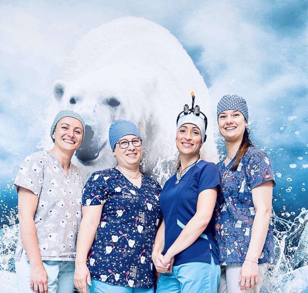 Equipe du Cabinet dentaire pédiatrique Les Mondes Polaires situé à Doussard, proche d'Annecy.